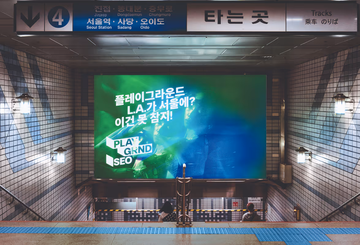 Seoul-located Mockuped Metro Add saying 플레이그라운드 L.A.가 서울에?이건 못 참지! "Playground LA in Seoul? You can’t miss this."