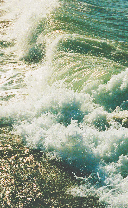 Context picture of strong waves. Found on Death to stock Photoshoot : la calma, shot by Parole Dure